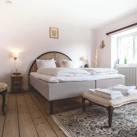 Brolokke Herregard Hotel *
